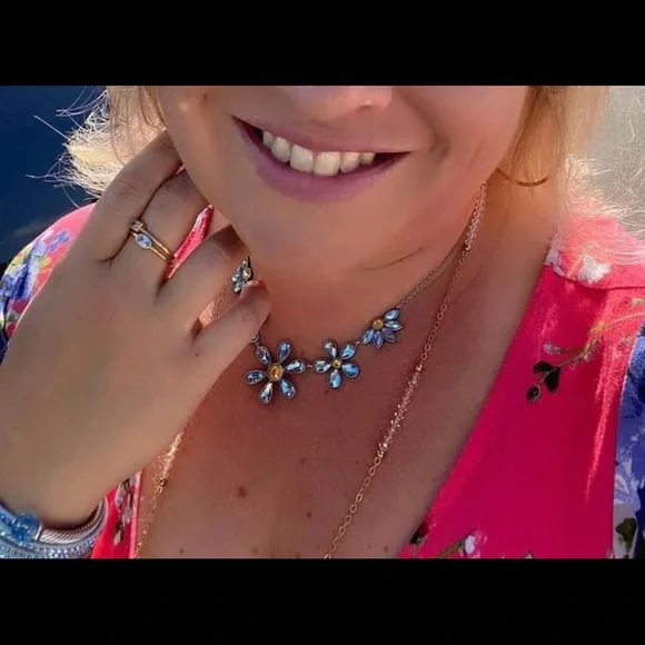 Touchstone Crystal by Swarovski Fresh as a Daisy necklace BNIB better in person! - Picture 8 of 9